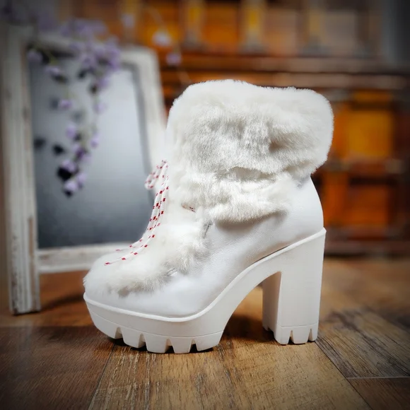 NWOB Jessica Simpson White Fur Miri Boot 7.5M